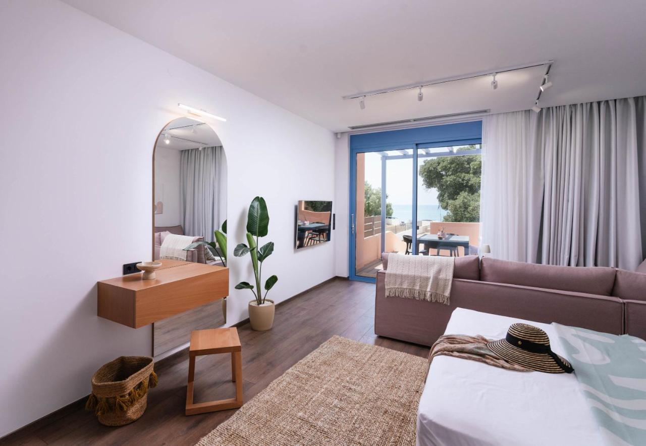 Suites De Luxe Katerina Kokkinos Pyrgos Exterior foto